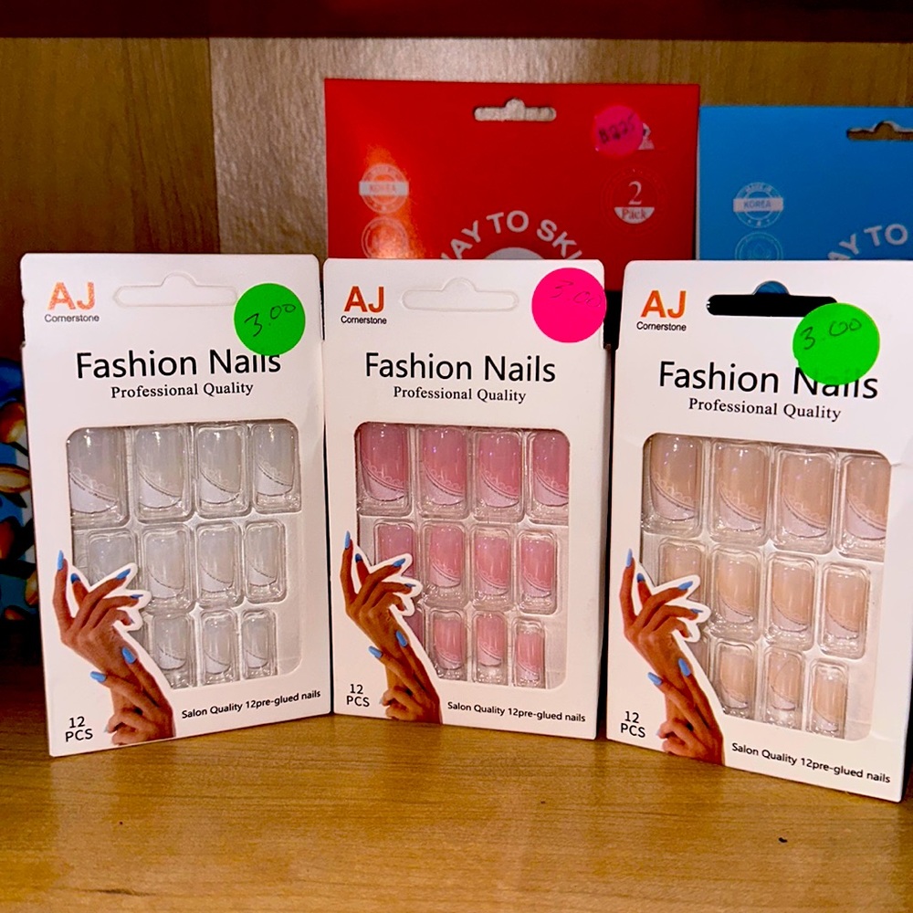 Press on nails